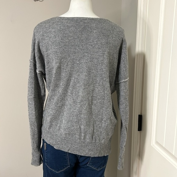 Leo and Sage Cashmere V Neck Tunic Sweater Gray Soft Cozy Revolve Sz XS - Picture 3 of 8